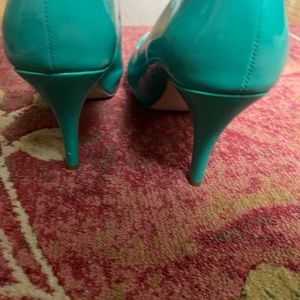 Like new madden girl teal 2 inch heels